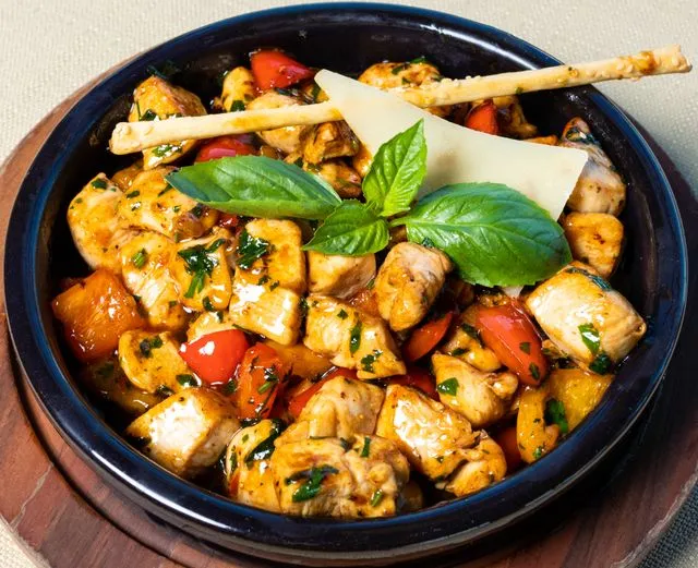 Pollo a la albahaca